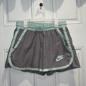 Nike women’s shorts size small